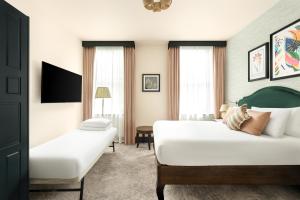 Premium Queen Room with Extra Bed room in Hotel Indigo London - Kensington an IHG Hotel
