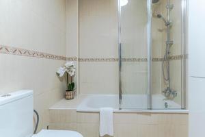 RentitSpain - Motril - Apto Falucho Varadero Relax, Mar y Comodidad