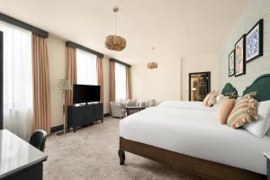 Premium Queen Room with Two Queen Beds room in Hotel Indigo London - Kensington an IHG Hotel
