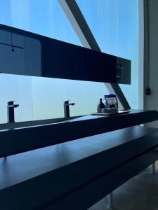 Hightech deluxe master suite and pool access