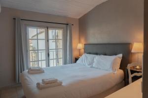 Hotels Hotel Les Magnanarelles : Chambre Double - Vue sur Piscine