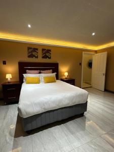 Accommodation Front - Phenomenal 6 Sleeper with Harbour Views