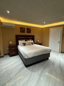 Accommodation Front - Phenomenal 6 Sleeper with Harbour Views