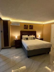 Accommodation Front - Phenomenal 6 Sleeper with Harbour Views