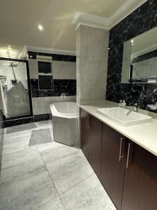 Accommodation Front - Phenomenal 6 Sleeper with Harbour Views