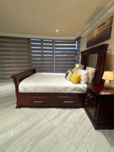 Accommodation Front - Phenomenal 6 Sleeper with Harbour Views