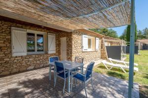 Maisons de vacances Small stone house in quiet residence : photos des chambres