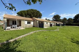 Maisons de vacances Small stone house in quiet residence : photos des chambres