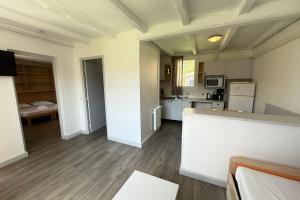 Maisons de vacances Small stone house in quiet residence : photos des chambres
