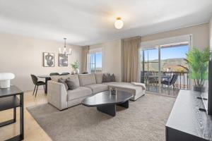 Serene Apartment near Marbella Lake Views RDR495