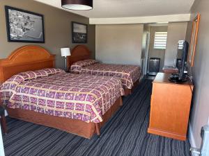 Seven Oakes Motel