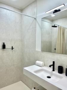 AD2 Renovated Charm in Prime Location with AC