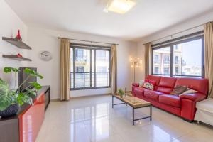 Sliema - Private Terrace, mins walk to Balluta Bay Beach by QuickTrips