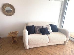 Couchant Cosy studio, terrasse couverte face à la mer, clim, parking, wifi