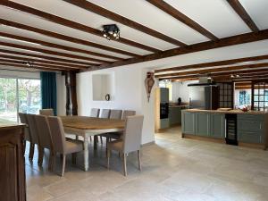 Villas Villa Chantebise, calme et elegance avec piscine privee : photos des chambres