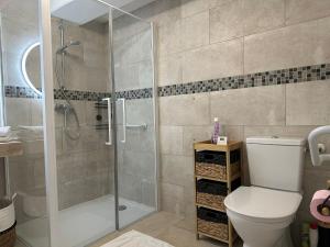 Villas Villa Chantebise, calme et elegance avec piscine privee : photos des chambres