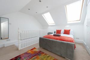 Sleeps 10 5 Bed House in Medway 9 beds