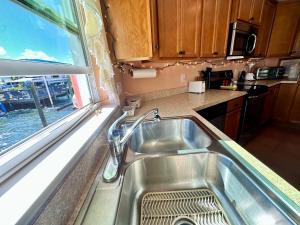 N40 Canal front 1b 1ba home on the Intracoastal