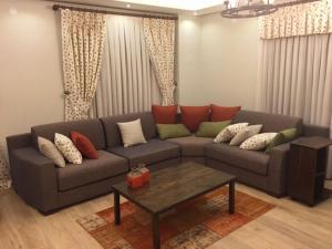 Spacious 3-Story Villa w Garden&Pool,400m to Beach