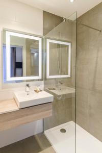 Hotels Grand Hotel Clichy Paris : photos des chambres