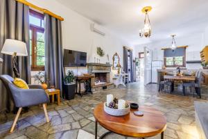 Efcharis house Skopelos