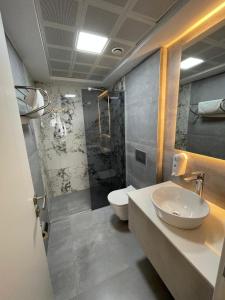 Airport Waves Hotel