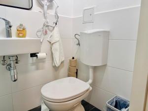 4 Bedrooms & 3 Bathrooms Flat