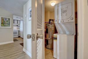St Regis 2406