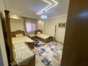 شقة فندقية امام سيتي ستارز مباشرة vip