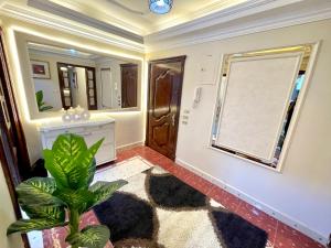 شقة فندقية امام سيتي ستارز مباشرة vip