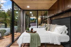 Villa Luna-Mirror Cabin-Luxury-Hot Tub-FirePit-Secluded