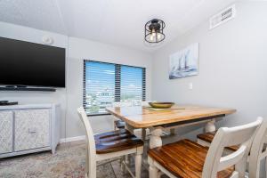 Island Winds East 311 condo