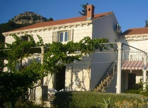 Family apartments Dominković