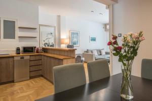 Delightful Stylish Two Bedroom Condo in Hip Area of Central Athens