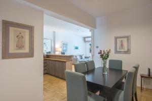 Delightful Stylish Two Bedroom Condo in Hip Area of Central Athens