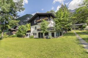 Deluxe Two-Bedroom Apartment with Garden View