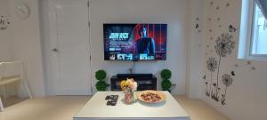 Spacious Family Suite, 2BR, Pool view, TV, Karaoke