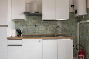 GuestHost - The travelling Suitcase img7