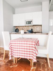 Apartamento La Roca Rental, 1 dormitorio Acogedor con vistas al mar