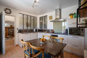 Maisons de vacances Belle maison jardin piscine pres Avignon : photos des chambres