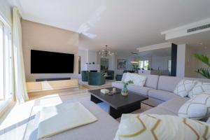 Luxurious 3-Bedroom Penthouse in Los Monteros Marbella