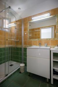 Maisons de vacances Belle maison jardin piscine pres Avignon : photos des chambres