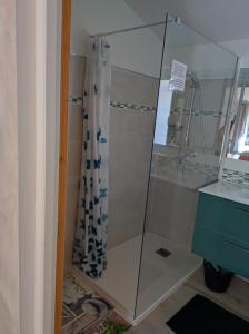 Chez Catherine et Joël "chambre avec piscine et cuisine dété"