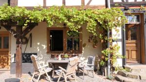 Fachwerkhaus mit rustikalem Weinkeller und Garten, ganze Unterkunft, gute Lage