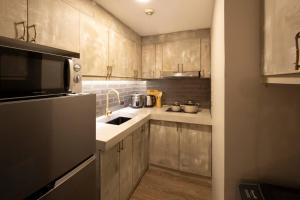 Nature Inspired 1BR in Central BGC Aesthetic Stay