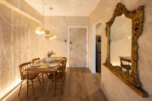 Nature Inspired 1BR in Central BGC Aesthetic Stay