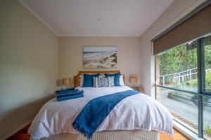 Spacious beachside family home