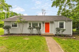 Cozy House in Trendy East Nashville with a Patio and Grill