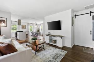 Cozy House in Trendy East Nashville with a Patio and Grill