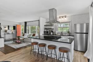 Cozy House in Trendy East Nashville with a Patio and Grill